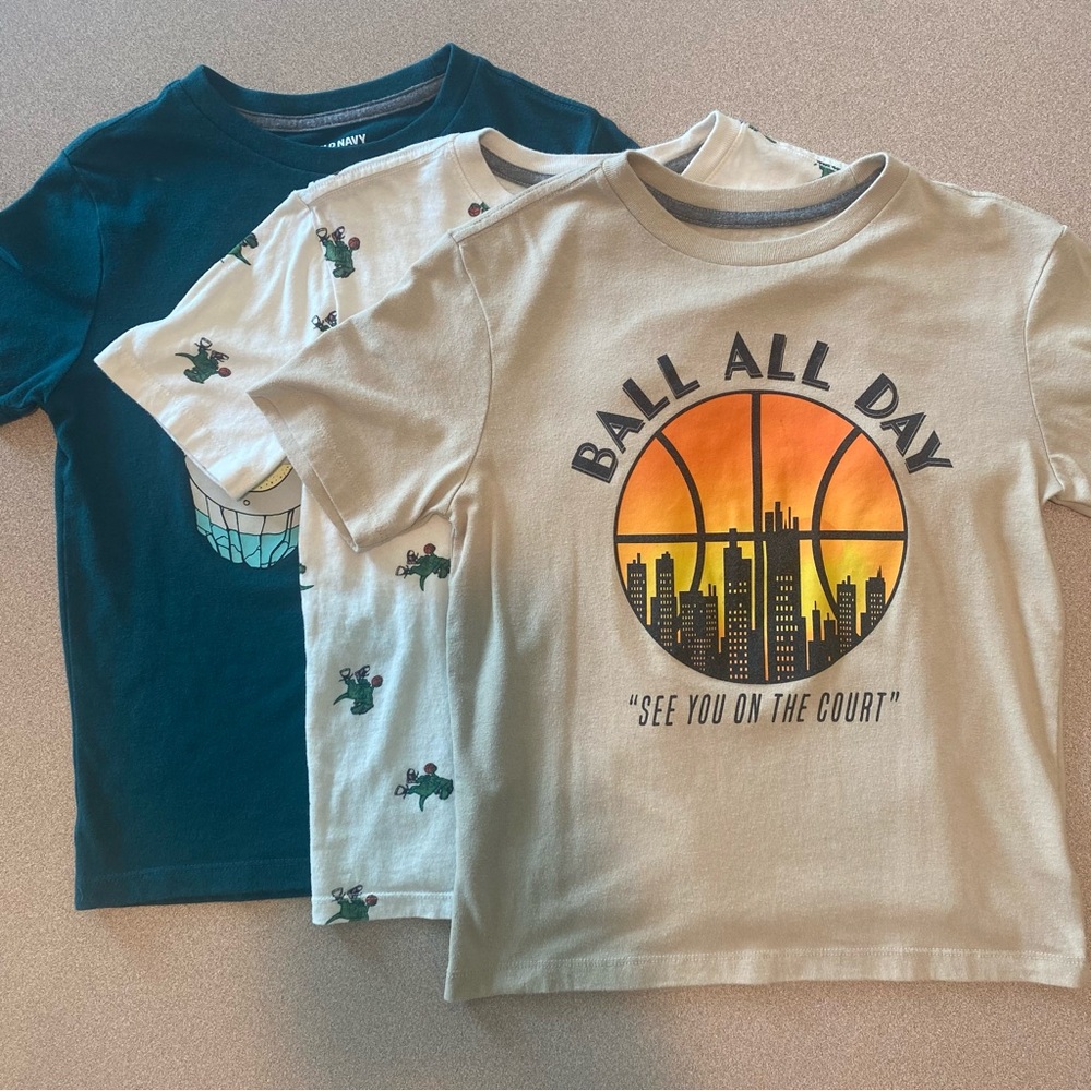 3-piece set of Boys’ OLD NAVY T-shirts